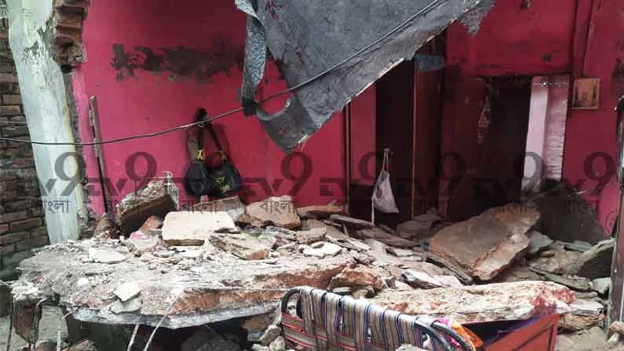 ঘরে একাই ছিলেন মহিলা, হঠাৎই বিকট শব্দে শুনে ছুটে আসেন পড়শিরা! ভিতরে তখন শুধুই গোঙানির শব্দ...