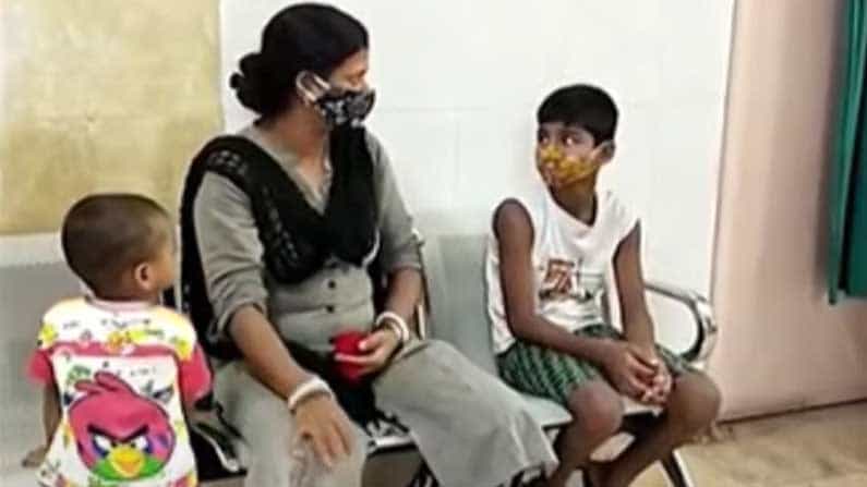 নতুন বিপদের নাম 'মিস-সি', মা-বাবার করোনা সারতেই জ্বর-সর্দি-বমি নিয়ে শিশুদের লাইন মালদহ মেডিক্যালে নতুন বিপদের নাম 'মিস-সি', মা-বাবার করোনা সারতেই জ্বর-সর্দি-বমি নিয়ে শিশুদের লাইন মালদহ মেডিক্যালে