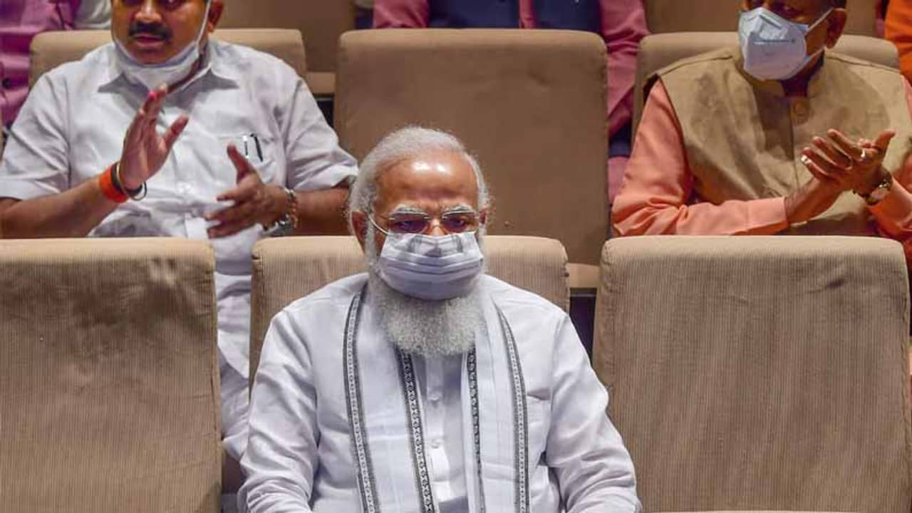 কাগজ ছিঁড়ে ফেলেও কোনও অনুতাপ নেই, নাম না করে শান্তনু, ডেরেককে নিশানা মোদীর