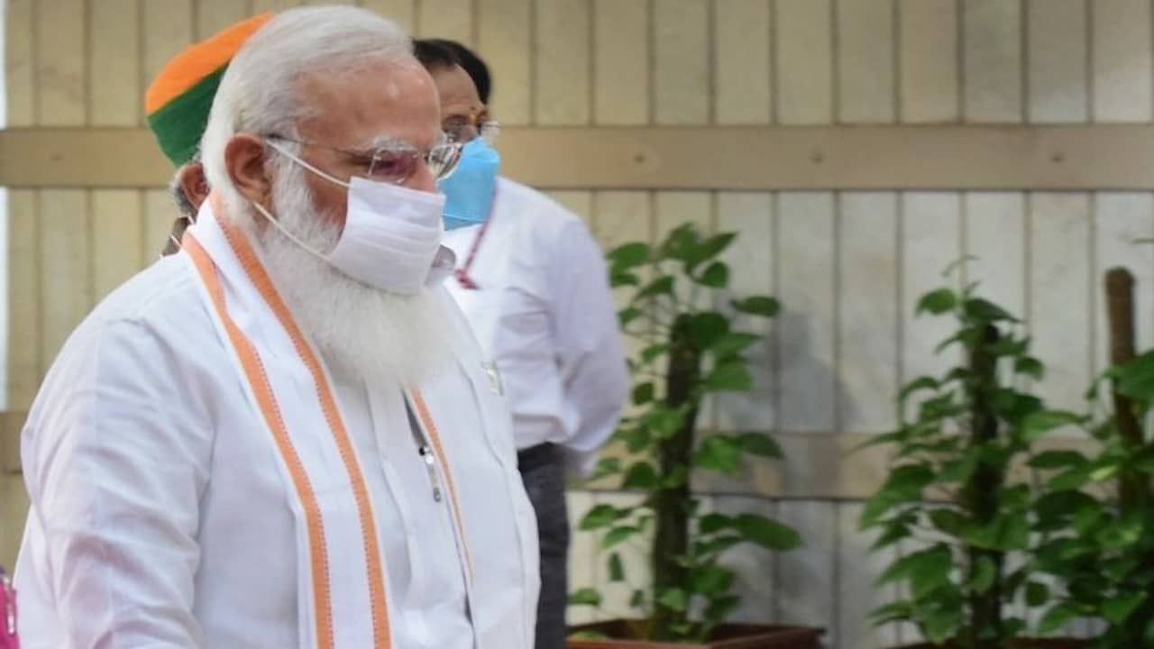 বিপদসীমার উপর দিয়ে বইছে গঙ্গা, বানভাসী বারাণসীর হাল-হকিকত জানলেন প্রধানমন্ত্রী