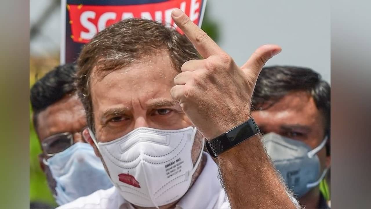 একমাত্র আশার আলো ছিল টুইটার, অ্যাকাউন্ট ব্লক হতেই প্রিয় সোশ্যাল মাধ্যমকে পক্ষপাতদুষ্টের আখ্যা রাহুলের!