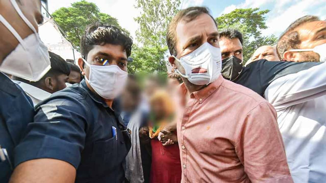 নির্যাতিতা নাবালিকার বাবা-মায়ের ছবি পোস্ট রাহুলের, অবিলম্বে সরানোর নির্দেশ শিশু সুরক্ষা কমিশনের