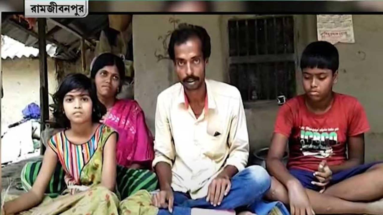 বিজেপি করি বলে ভোটের পর কাজ থেকে বসিয়ে দিল, রামজীবনপুরের পুরকর্মীর বিস্ফোরক অভিযোগ