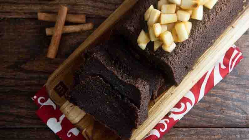 স্পাইসড রাম অ্যান্ড পিয়া কেক