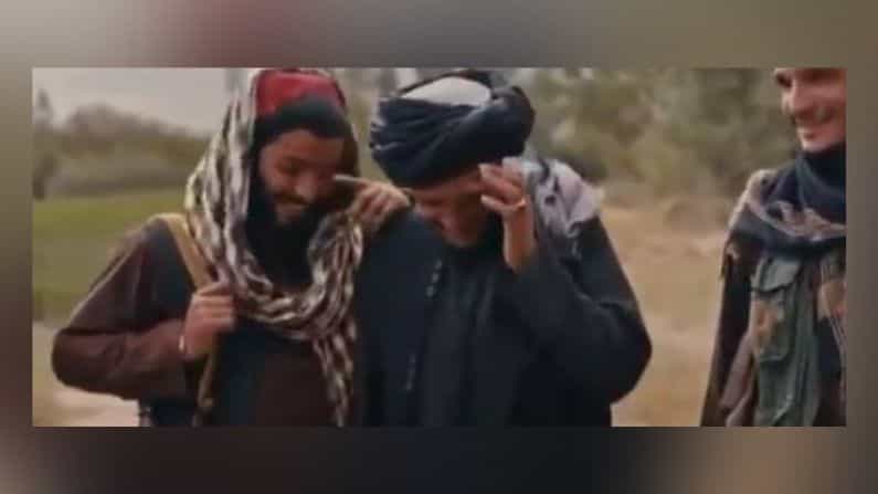 মহিলাদের অধিকারের বুলিই সার, নির্বাচনে অংশগ্রহণের প্রশ্নেই হাসিতে ফেটে পড়ল তালিবানরা! মহিলাদের অধিকারের বুলিই সার, নির্বাচনে অংশগ্রহণের প্রশ্নেই হাসিতে ফেটে পড়ল তালিবানরা!