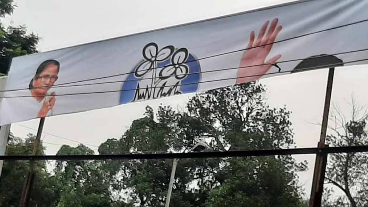 আজ ত্রিপুরায় অভিষেক, তার আগেই আগরতলায় ছেঁড়া হল পোস্টার