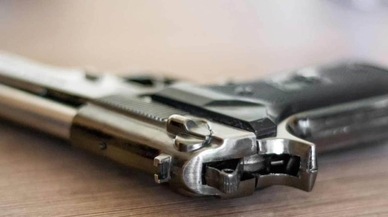 Crime: রিভলবারের বাঁট দিয়ে আঘাতের পর আঘাত! স্কুলের ভিতর ছাত্রের চিলচিৎকারে চমকে উঠল সবাই