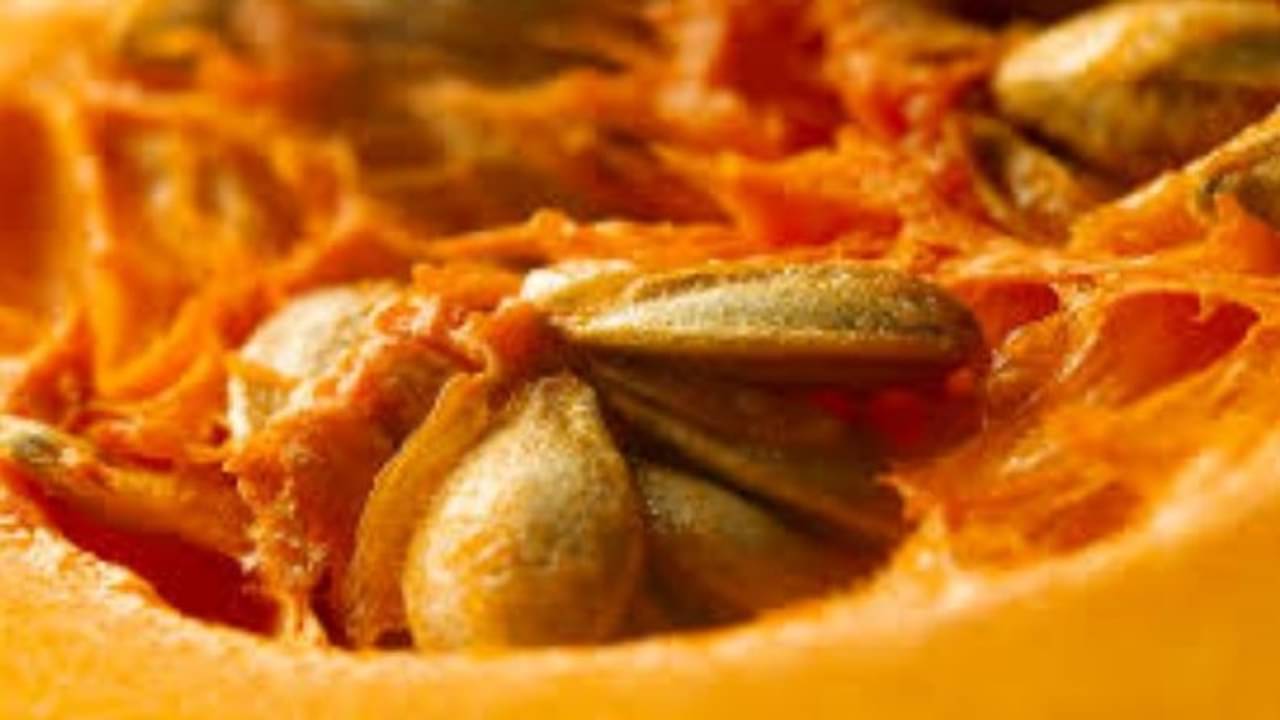 পুরুষদের স্বাস্থ্যের ওপর কুমড়োর বীজ কী ভূমিকা পালন করে জানেন?