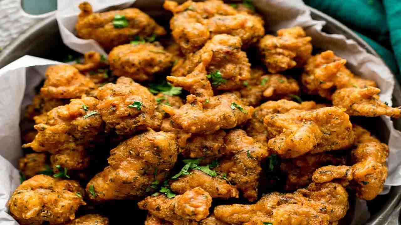 Chicken Pakoda Recipe: বৃষ্টিতে মন বলছে 'পকোড়া', ঘরেই বানিয়ে ফেলুন চটজলদি! Chicken Pakoda Recipe: বৃষ্টিতে মন বলছে 'পকোড়া', ঘরেই বানিয়ে ফেলুন চটজলদি!