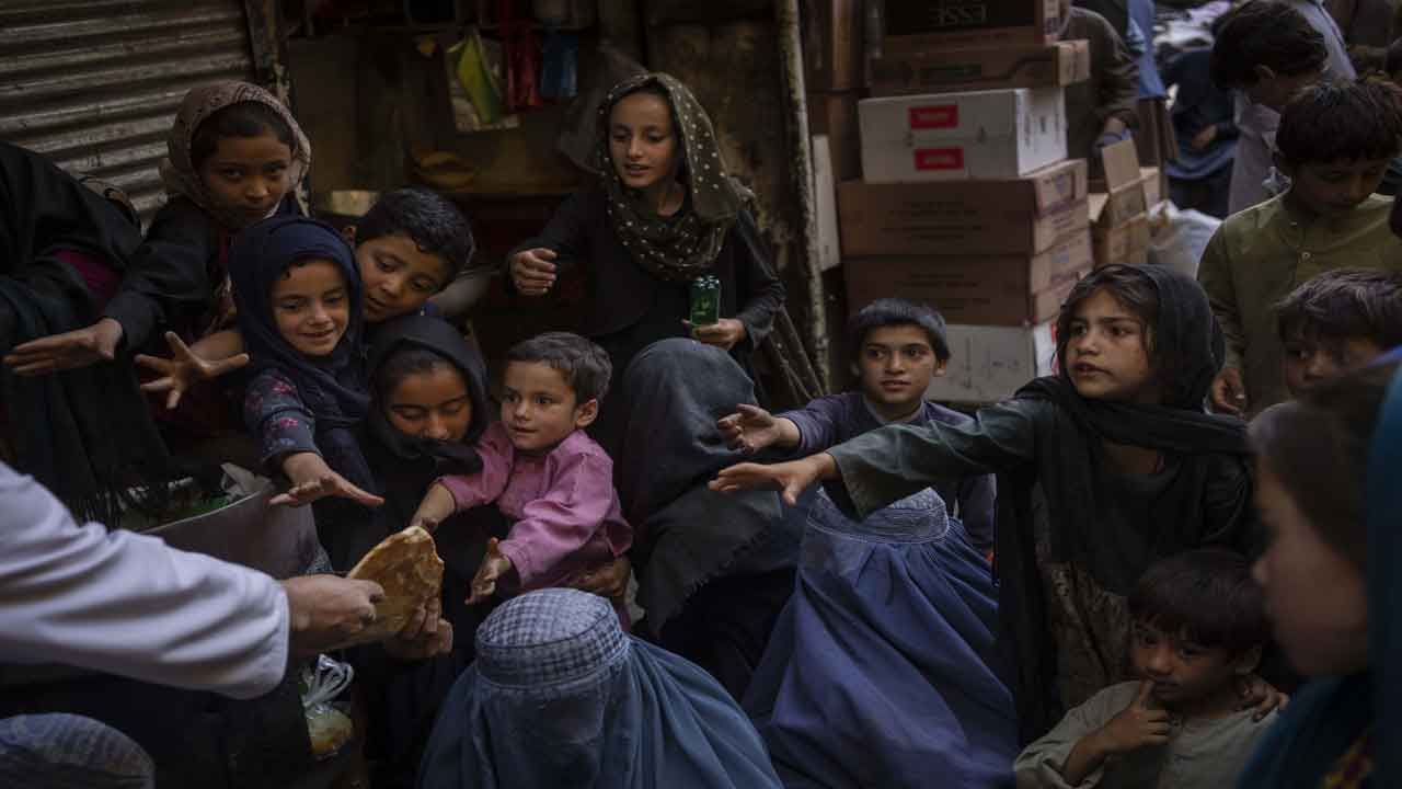 Afghanistan Crisis: দ্বিগুণ দামে কিনতে হচ্ছে ফল-সবজি, হু হু করে বাড়ছে জ্বালানির দামও! চরম সঙ্কটে কাবুলবাসী