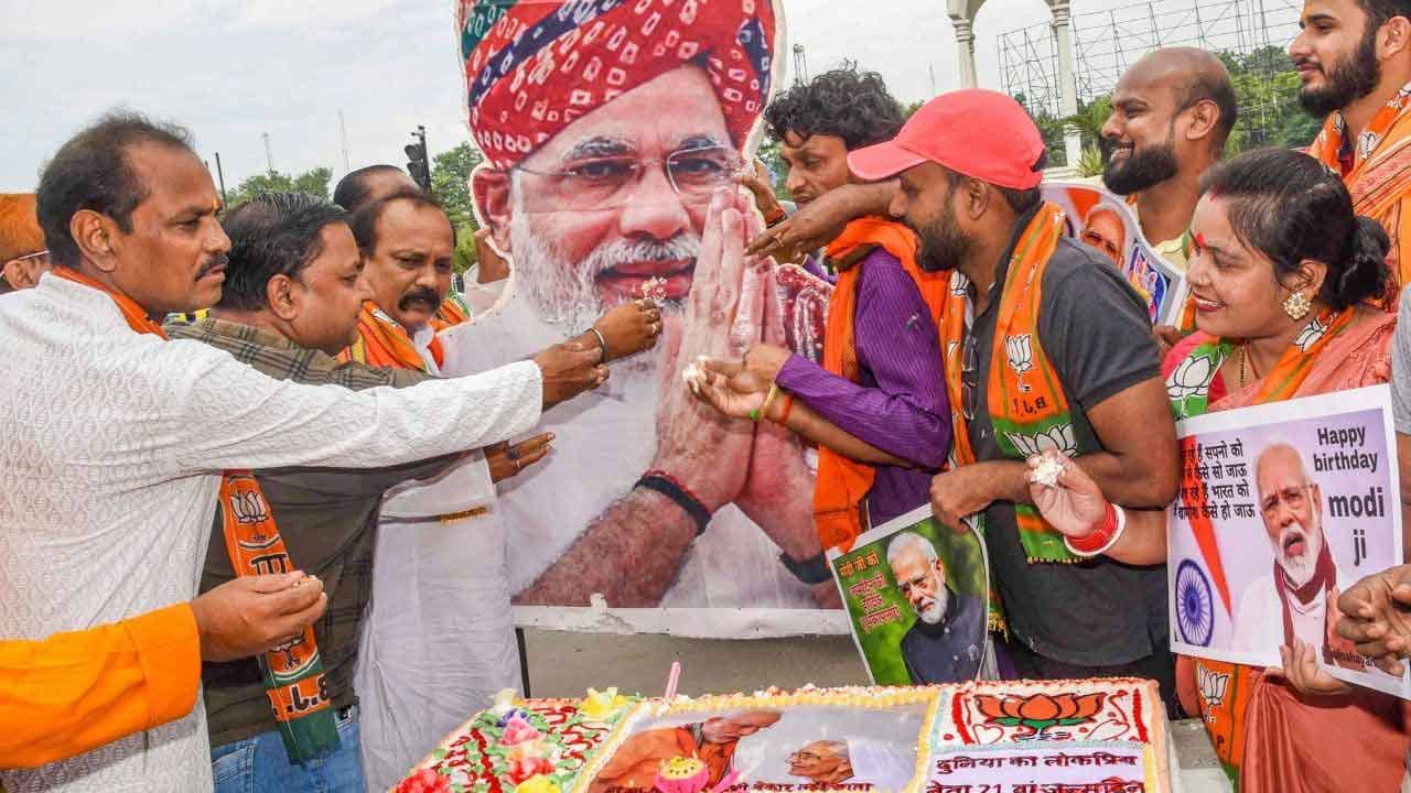 Narendra Modi Birthday:অমিত শাহ থেকে রাজনাথ সিং, প্রধানমন্ত্রীর জন্মদিনে শুভেচ্ছা জানালেন কারা?