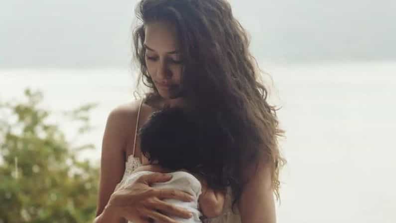 Postpartum Nutrition Guide: শিশুর জন্মের পর একজন মাকে এই বিষয়গুলির দিকে বিশেষভাবে নজর রাখতে হবে Postpartum Nutrition Guide: শিশুর জন্মের পর একজন মাকে এই বিষয়গুলির দিকে বিশেষভাবে নজর রাখতে হবে