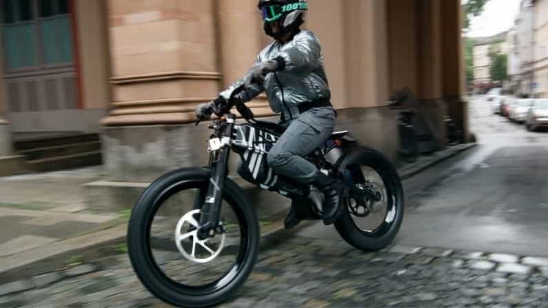 BMW Motorrad Concept Model: বিএমডব্লিউয়ের নতুন বিদ্যুৎচালিত সাইকেলের টপ স্পিড জানলে অবাক হবেন! BMW Motorrad Concept Model: বিএমডব্লিউয়ের নতুন বিদ্যুৎচালিত সাইকেলের টপ স্পিড জানলে অবাক হবেন!