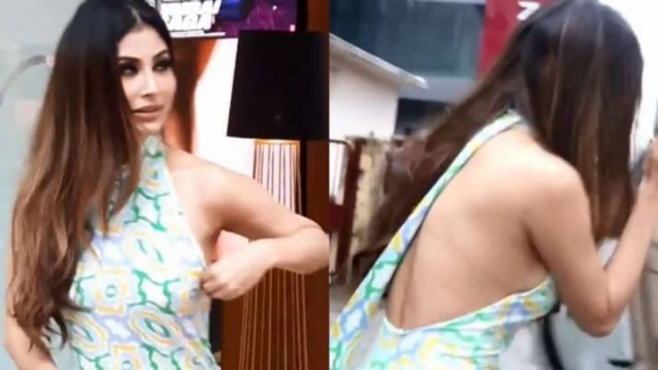 Viral Video: পোশাকজনিত সমস্যার কারণে দৌড়ে গাড়িতে উঠে ফিরে গেলেন মৌনি রায়