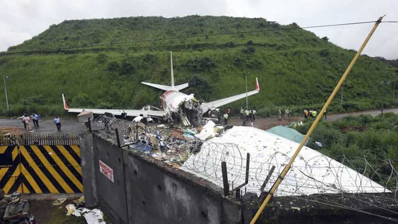Kozhikode Crash: পাইলটের গাফিলতিতেই কোঝিকোড়ে বিমান দুর্ঘটনা, প্রকাশ পেল ২৫৭ পাতার রিপোর্টে Kozhikode Crash: পাইলটের গাফিলতিতেই কোঝিকোড়ে বিমান দুর্ঘটনা, প্রকাশ পেল ২৫৭ পাতার রিপোর্টে
