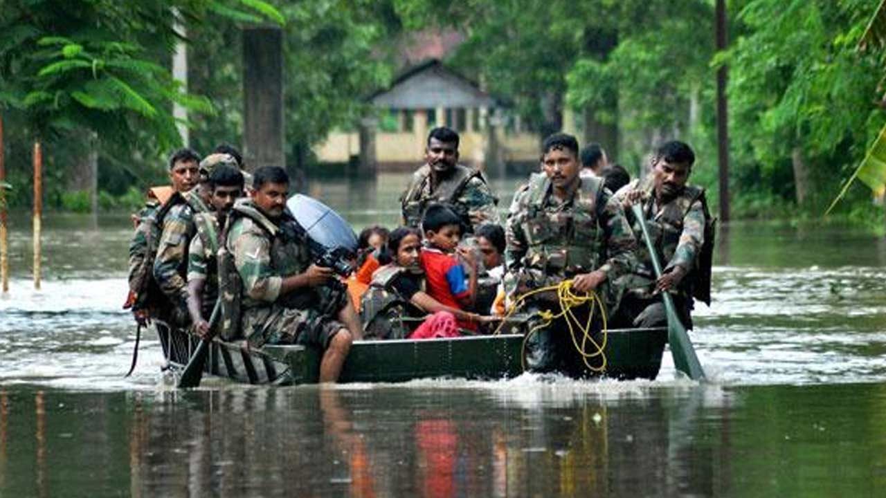 West Bengal Flood: রেকর্ড পরিমাণ জল ছাড়ছে DVC, বন্যা পরিস্থিতি সামলাতে সেনা নামাচ্ছে নবান্ন