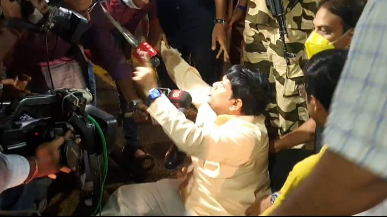 BJP: আর কত লাশ দেখলে শান্ত হবেন? মৃত বিজেপি প্রার্থীর দেহ নিয়ে মুখ্যমন্ত্রীর বাড়ির সামনে বিক্ষোভ রাজ্য সভাপতির