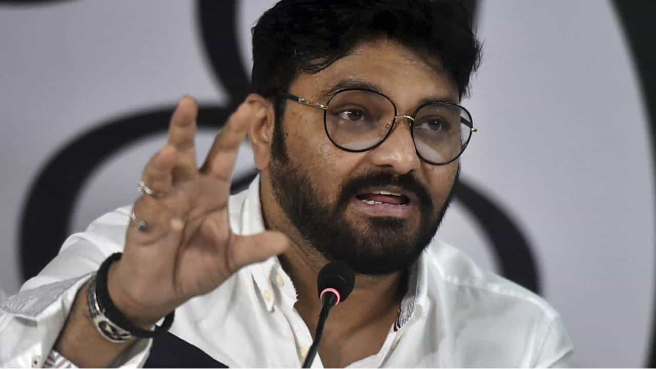 Babul Supriyo: রাজনৈতিক নেতাদের কেন মানুষ অপছন্দ করে? নিজের দিকেই ব্যুমেরাং হয়ে ফিরল বাবুল-বাণী Babul Supriyo: রাজনৈতিক নেতাদের কেন মানুষ অপছন্দ করে? নিজের দিকেই ব্যুমেরাং হয়ে ফিরল বাবুল-বাণী