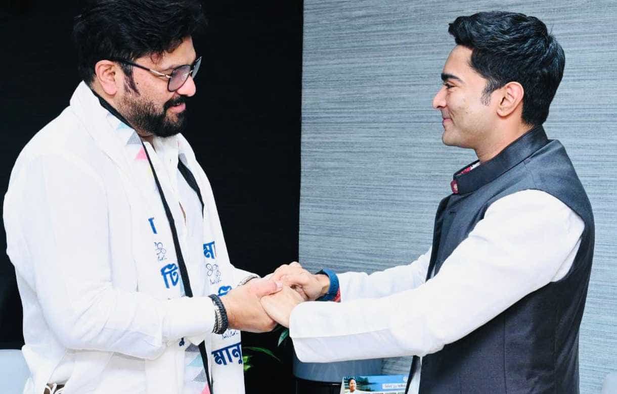 Babul Supriyo Joins TMC: অভিষেকের হাতে হাত, পদ্ম ছেড়ে ঘাসফুলে বাবুল সুপ্রিয় Babul Supriyo Joins TMC: অভিষেকের হাতে হাত, পদ্ম ছেড়ে ঘাসফুলে বাবুল সুপ্রিয়