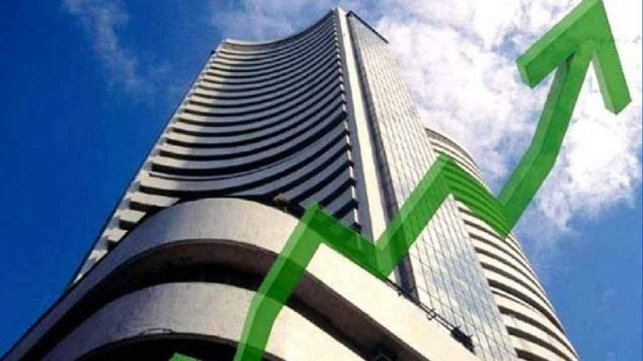 অনাদায় ঋণের চাপ থেকে মুক্তির হাসি ব্যাঙ্কিং ক্ষেত্রে, চাঙ্গা হচ্ছে শেয়ার দরও