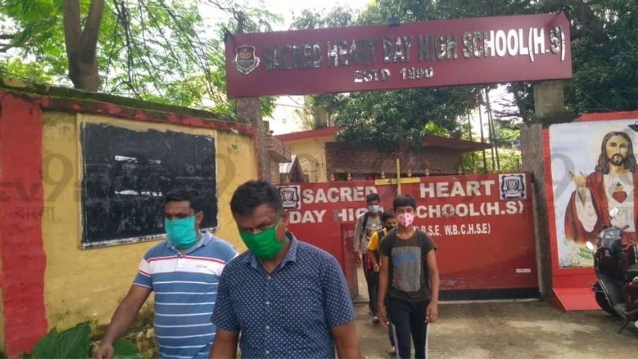 বন্ধ সরকারি স্কুলে পরীক্ষা! TV9-এর খবরের জেরে নতিস্বীকার স্কুল কর্তৃপক্ষের