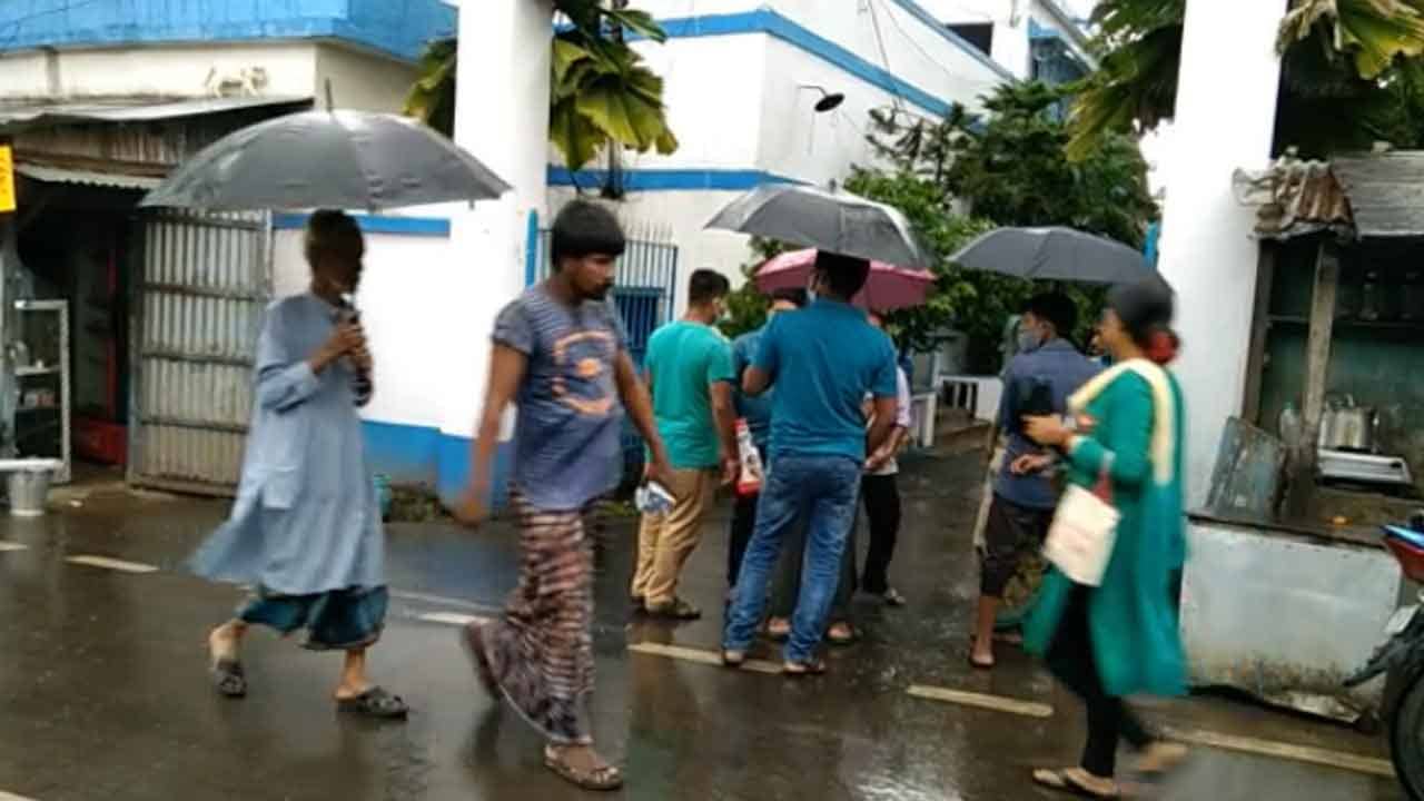 বন্ধুদের সঙ্গে আড্ডা মেরে ফিরলেন, বাড়িতে ঢুকেই শুরু হল বমি, বুকে ব্যথা! মুহূর্তেই সব শেষ