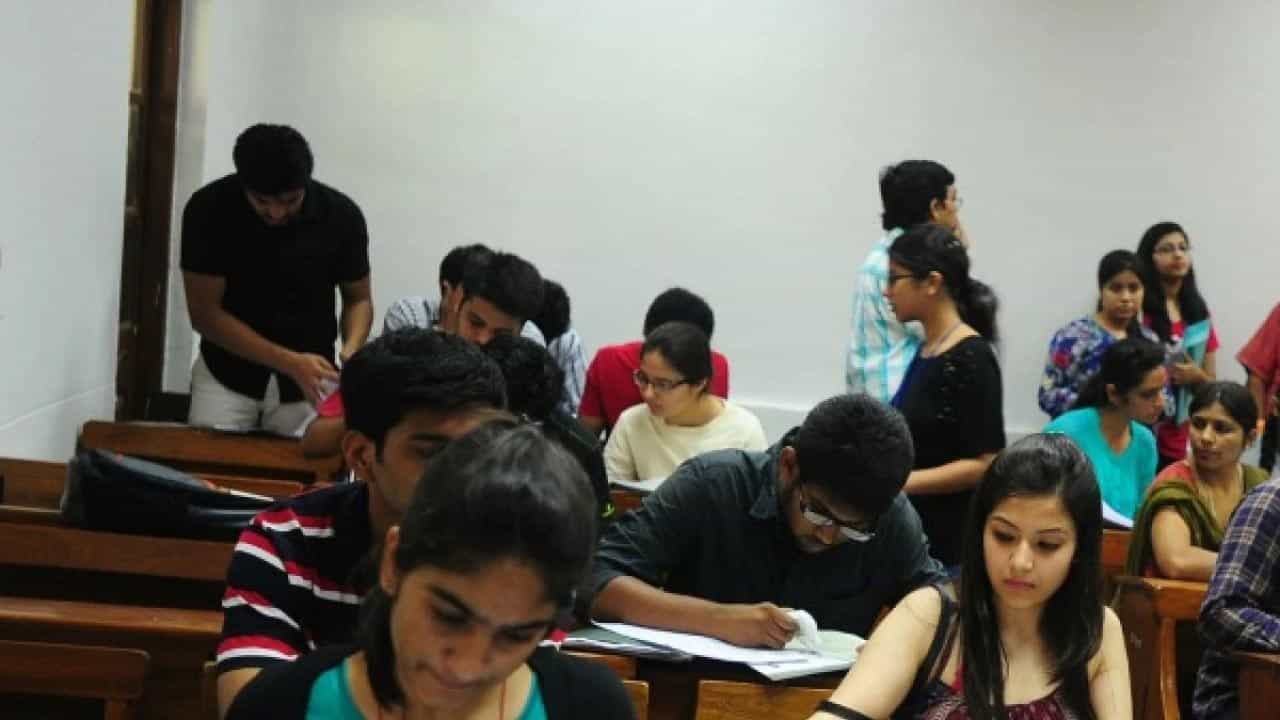College & University: আড্ডা জমবে ক্যান্টিনে, খুলবে কলেজ-বিশ্ববিদ্যালয়ের তালা! পড়ুয়াদের টিকাকরণ নিয়ে নির্দেশ রাজ্যের College & University: আড্ডা জমবে ক্যান্টিনে, খুলবে কলেজ-বিশ্ববিদ্যালয়ের তালা! পড়ুয়াদের টিকাকরণ নিয়ে নির্দেশ রাজ্যের