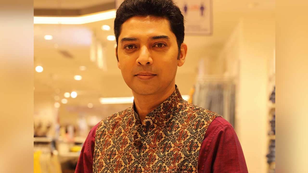 Bhaswar Chatterjee: গান গেয়ে এক বিশেষ মানুষকে জন্মদিনের শ্রদ্ধা জানালেন ভাস্বর