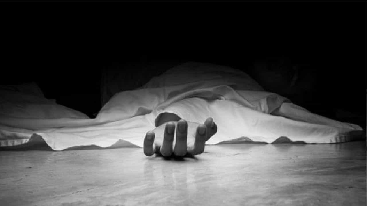 Electrocution: বাতিস্তম্ভের খোলা সুইচ বক্স বৃষ্টিতে ভিজছিল , দক্ষিণ দমদমে বিদ্যুৎস্পৃষ্ট হয়ে মৃত ২ Electrocution: বাতিস্তম্ভের খোলা সুইচ বক্স বৃষ্টিতে ভিজছিল , দক্ষিণ দমদমে বিদ্যুৎস্পৃষ্ট হয়ে মৃত ২