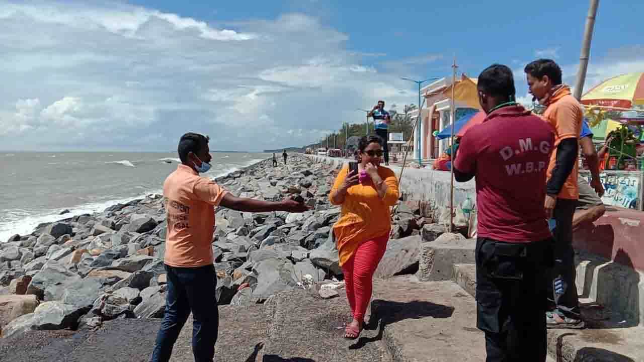 Digha: গুটি গুটি করে উপকূলগামী 'গুলাব', আগেভাগেই দিঘার সমস্ত হোটেল খালি করার নির্দেশ Digha: গুটি গুটি করে উপকূলগামী 'গুলাব', আগেভাগেই দিঘার সমস্ত হোটেল খালি করার নির্দেশ