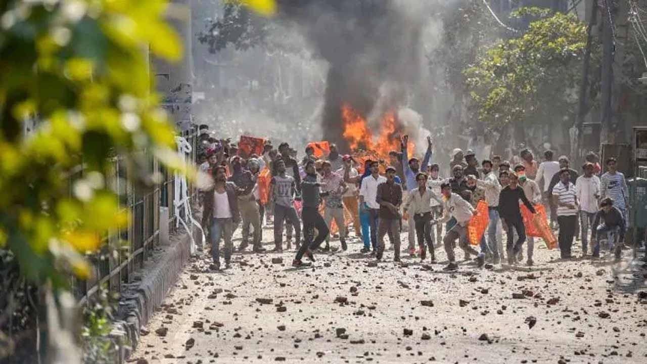 Delhi Riot: 'পরিকল্পিতভাবেই দাঙ্গা ছড়ানো হয়েছিল', দিল্লি হিংসার ঘটনায় হত্যার মামলা ৪ অভিযুক্তের বিরুদ্ধে
