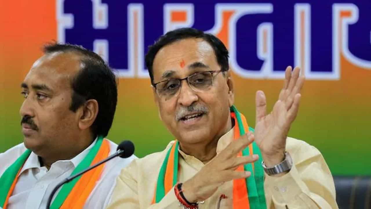 Gujarat CM Resign: বিদায় নিলেন রূপাণী, গুজরাটের পরবর্তী মুখ্যমন্ত্রী কে? সম্ভাবনায় ৪-৫ টি নাম Gujarat CM Resign: বিদায় নিলেন রূপাণী, গুজরাটের পরবর্তী মুখ্যমন্ত্রী কে? সম্ভাবনায় ৪-৫ টি নাম