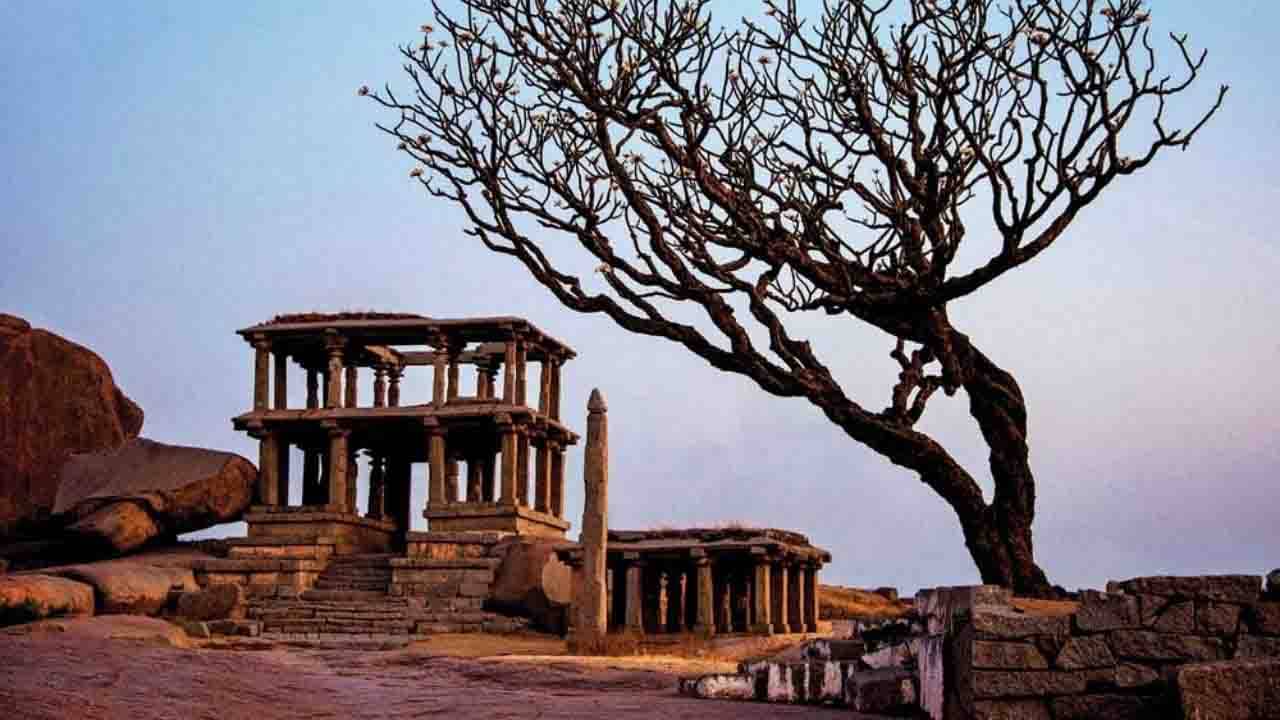 Hampi: বিজয়নগরের হিন্দু সাম্রাজ্যের ইতিহাস বহন করে চলেছে কর্ণাটকের এই হাম্পি!