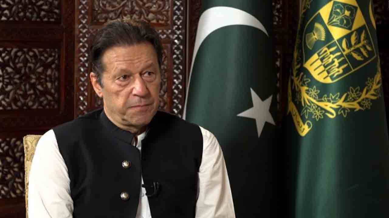 একটু সময় দিলেই নাকি শান্তি ফেরাবে তালিবান! মহিলাদের অধিকার নিয়েও মুখ খুললেন ইমরান