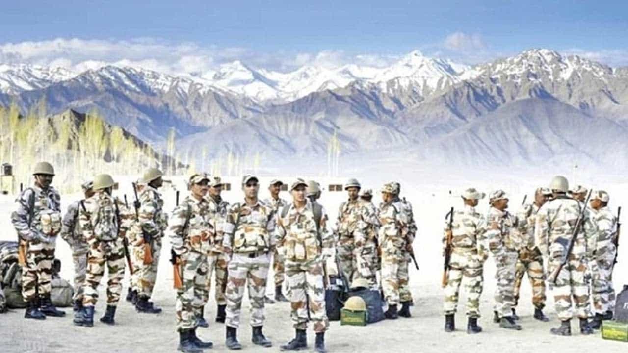 India-China: টহলের ফাঁকেই ভারতে ঢোকার চেষ্টা! লাল ফৌজের ২০০ সেনাকে আটকাল ভারতীয় বাহিনী India-China: টহলের ফাঁকেই ভারতে ঢোকার চেষ্টা! লাল ফৌজের ২০০ সেনাকে আটকাল ভারতীয় বাহিনী