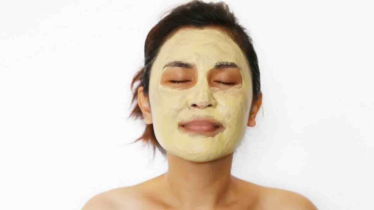Beauty Tips: ত্বকের সব সমস্যা এক নিমেষে দূর করে দেয় এই বেসন! Beauty Tips: ত্বকের সব সমস্যা এক নিমেষে দূর করে দেয় এই বেসন!