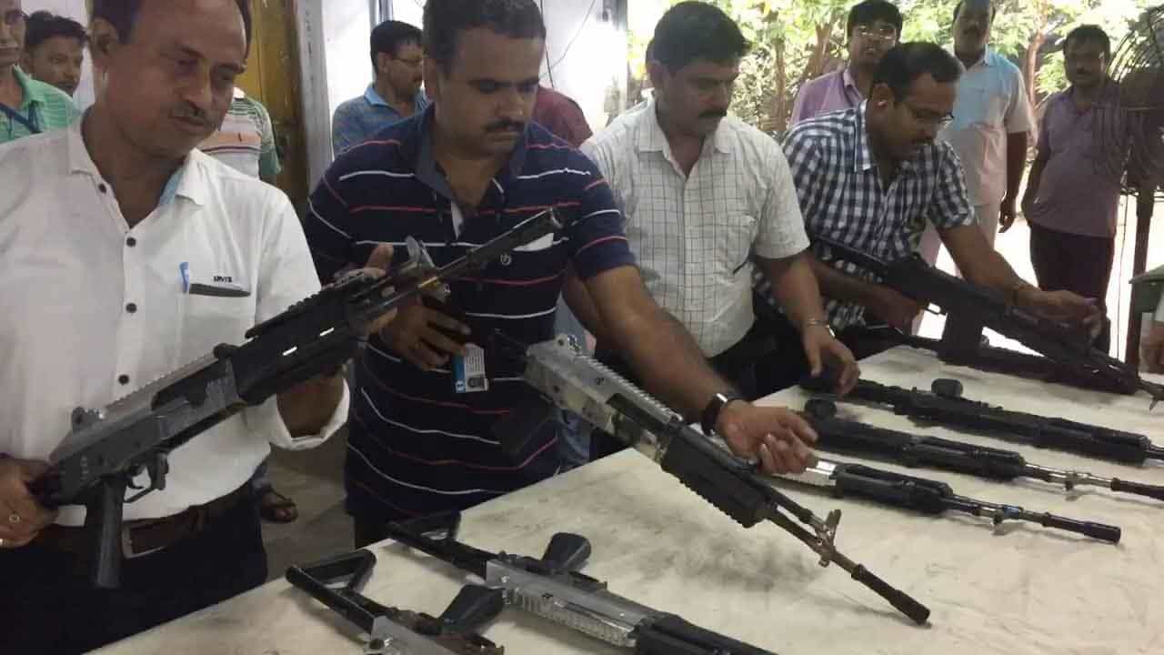 Ishapore Rifle Factory: ১.৭ কোটি টাকার তছরূপে সিবিআই জালে হিসাবরক্ষক! ফের শিরোনামে ইছাপুর রাইফেল ফ্যাক্টরি Ishapore Rifle Factory: ১.৭ কোটি টাকার তছরূপে সিবিআই জালে হিসাবরক্ষক! ফের শিরোনামে ইছাপুর রাইফেল ফ্যাক্টরি