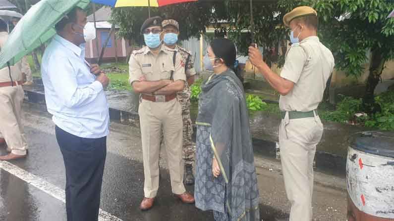 ওভারলোডিং রুখতে কড়া পদক্ষেপ, মুখ্যমন্ত্রীর সফরের আগে অভিযানে নামলেন খোদ জেলাশাসক