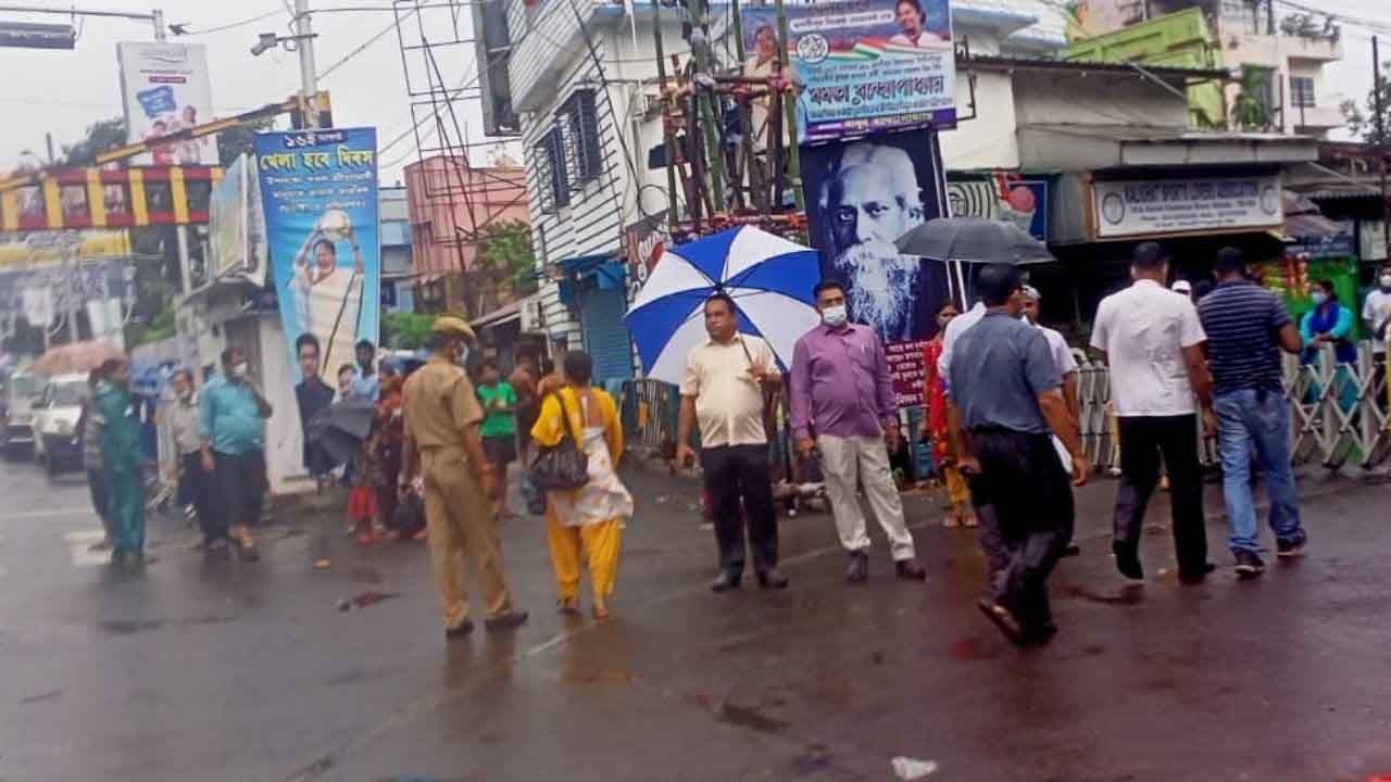 Teacher Protest : 'আমাদের বাঁচান, একবার দেখা করুন', কালীঘাটে মুখ্যমন্ত্রীর বাড়ির সামনে বিক্ষোভ অস্থায়ী শিক্ষকদের