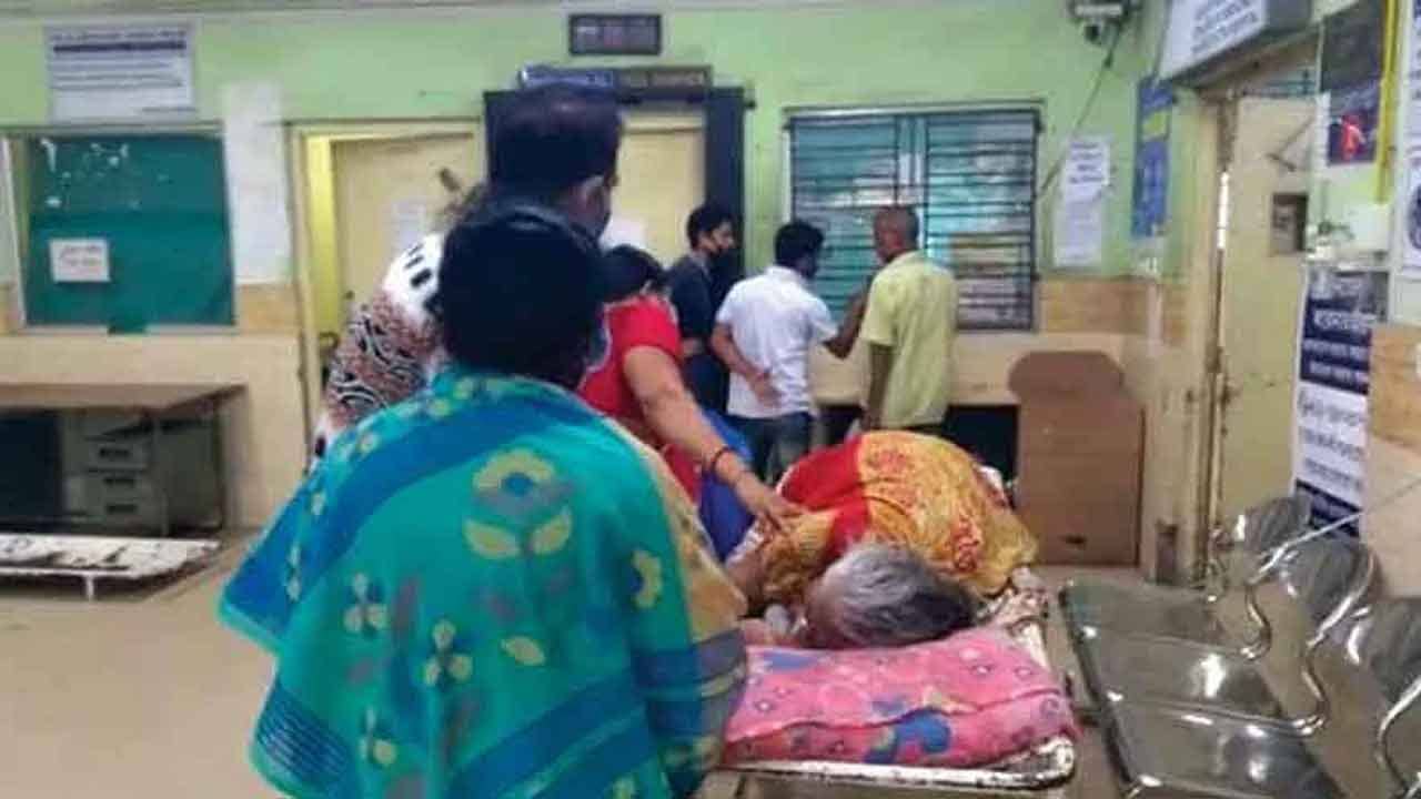 Kamarhati: সংক্রমণ কমলেও স্বস্তি নেই, স্বাস্থ্যশিবিরে উপচে পড়ছে কলেরা আক্রান্তের ভিড়!