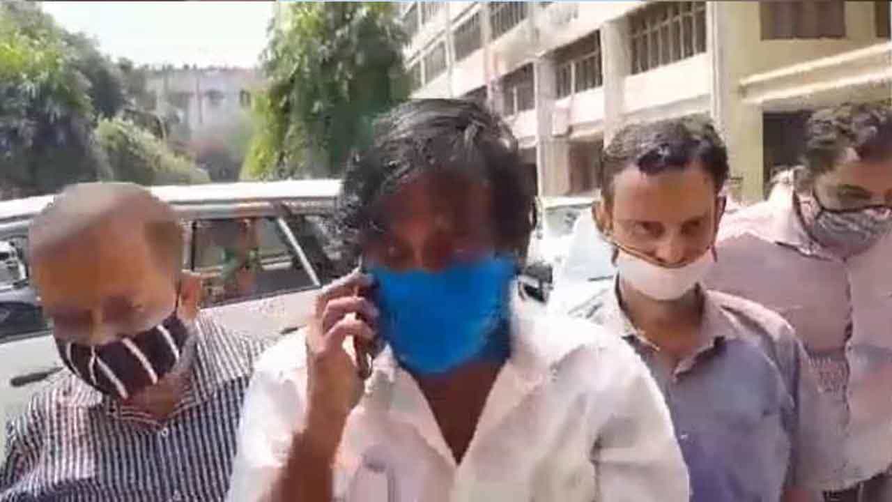 Abhijit Murder Case: বাড়িতে গিয়ে ১২ জনের নামে গ্রেফতারি পরোয়ানা দিল সিবিআই Abhijit Murder Case: বাড়িতে গিয়ে ১২ জনের নামে গ্রেফতারি পরোয়ানা দিল সিবিআই