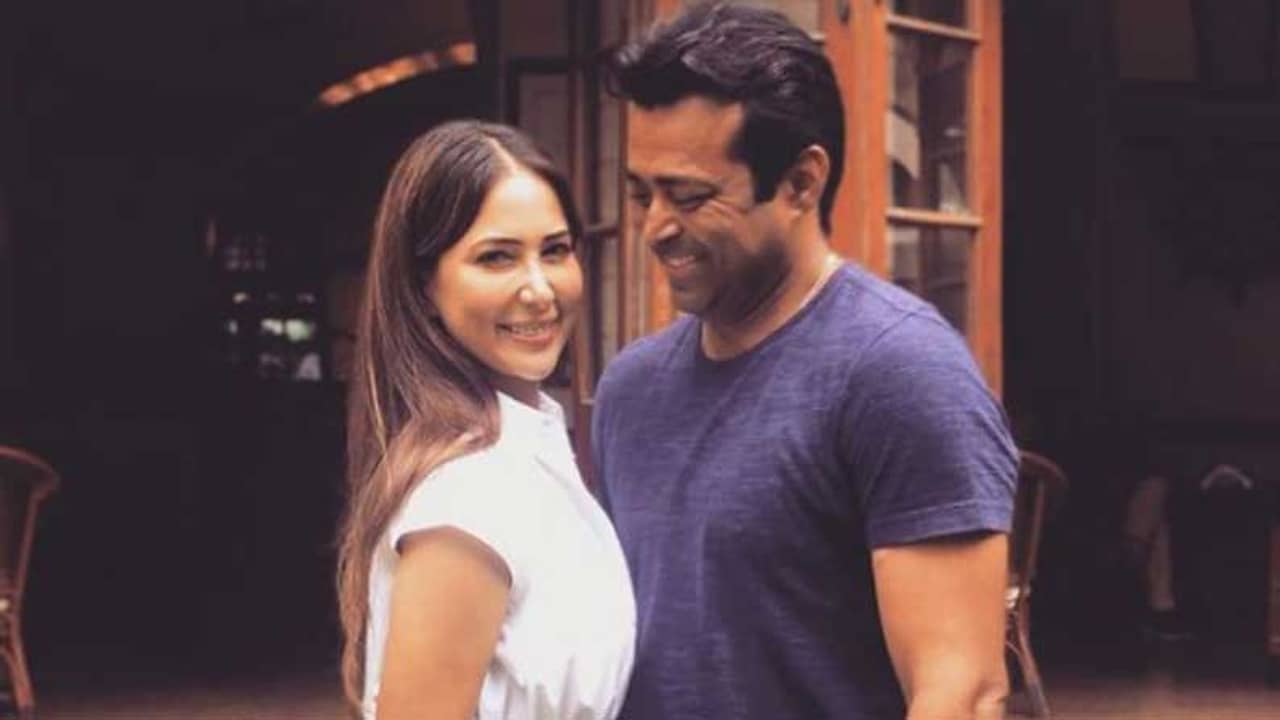 Kim Sharma and Leander Paes: প্রেমের সম্পর্ককে স্বীকৃতি দিলেন কিম শর্মা-লিয়েন্ডার পেজ?