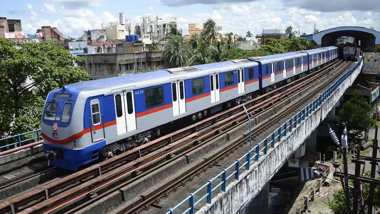 Kolkata Metro: সোম থেকে আরও সকাল সকাল পাবেন প্রথম মেট্রো Kolkata Metro: সোম থেকে আরও সকাল সকাল পাবেন প্রথম মেট্রো