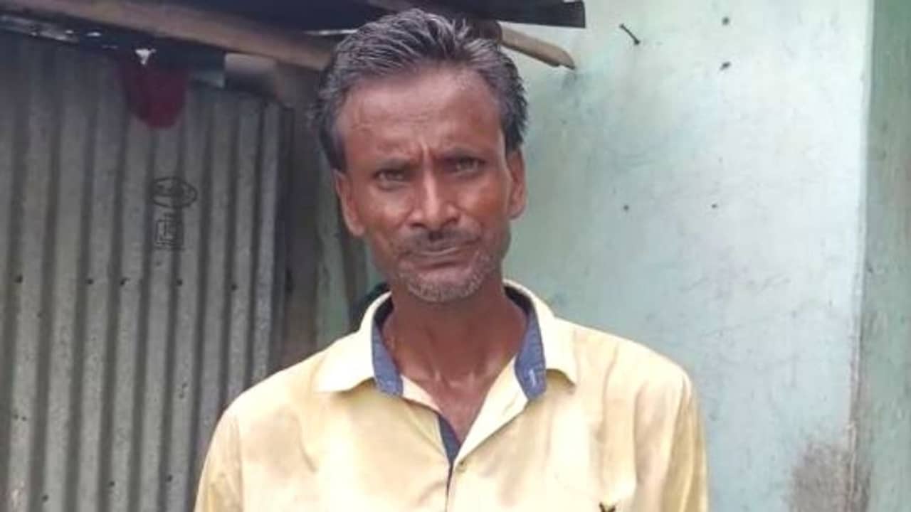 কাটমানি-তে না, দেড় বছর ধরে ঘরই পেলেন না বারেক আলি!