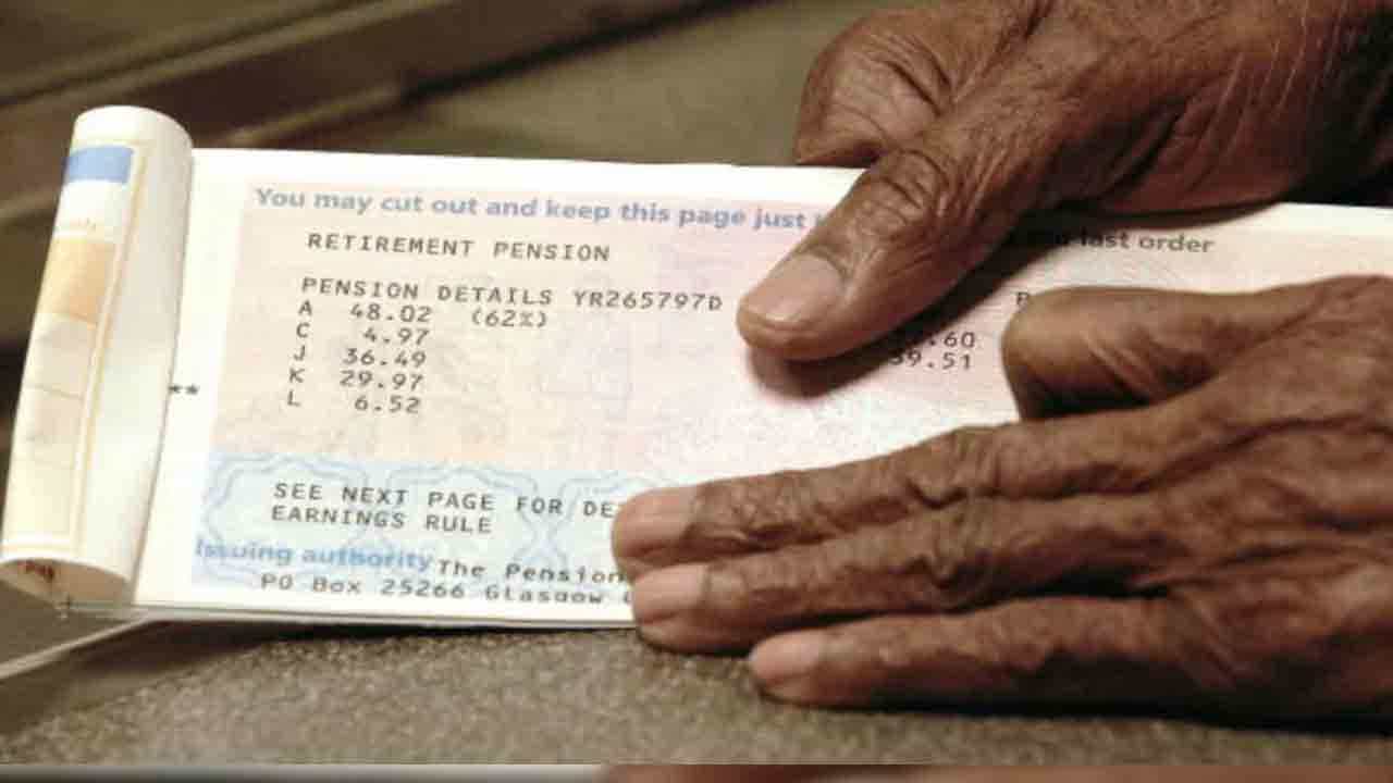 Pension Account: পেনশন অ্যাকাউন্টেও পাওয়া যায় ৫২ কোটি টাকা! উপভোক্তা নিজেই জানালেন সে কথা Pension Account: পেনশন অ্যাকাউন্টেও পাওয়া যায় ৫২ কোটি টাকা! উপভোক্তা নিজেই জানালেন সে কথা