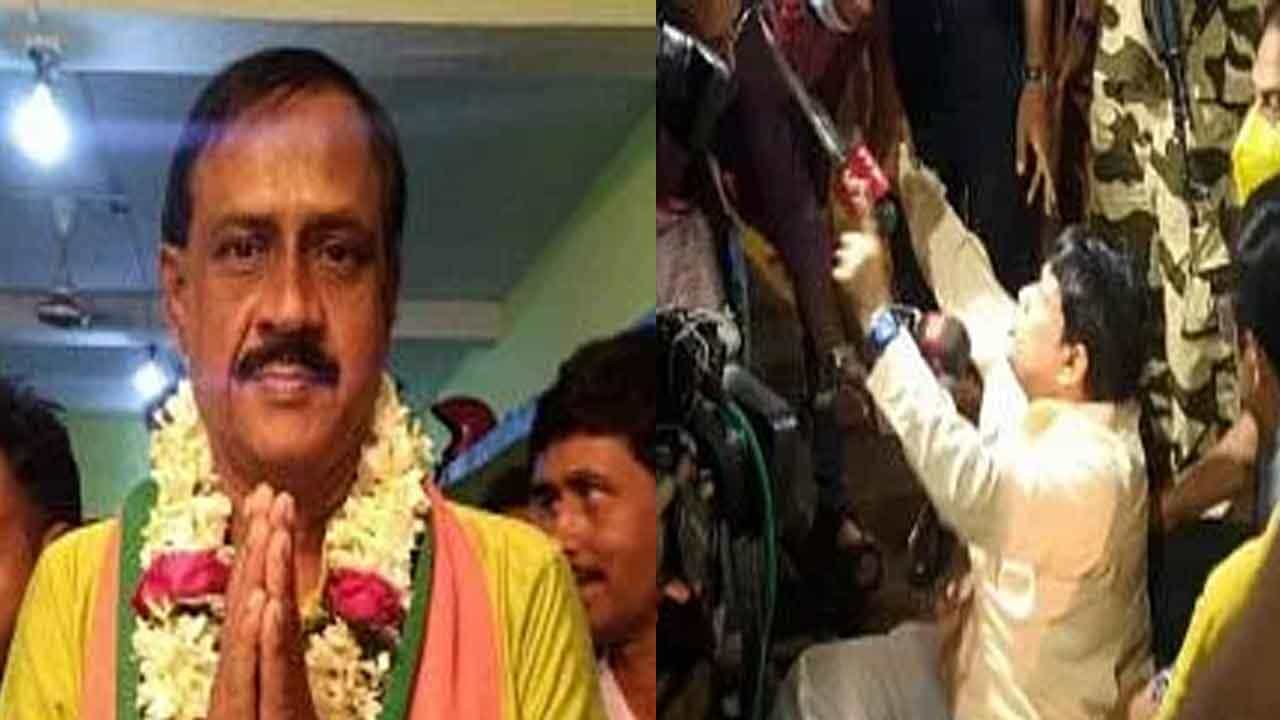 BJP Leader Manas Saha Death: দলীয় প্রার্থীর মৃত্যুতে বিক্ষোভ, সুকান্ত-প্রিয়াঙ্কা-অর্জুনের বিরুদ্ধেই কালীঘাট থানায় মামলা দায়ের BJP Leader Manas Saha Death: দলীয় প্রার্থীর মৃত্যুতে বিক্ষোভ, সুকান্ত-প্রিয়াঙ্কা-অর্জুনের বিরুদ্ধেই কালীঘাট থানায় মামলা দায়ের
