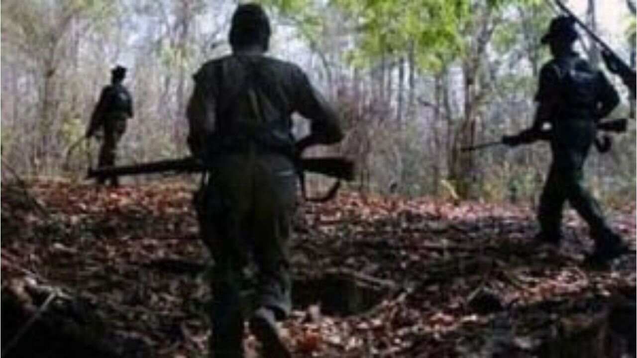 Maoist Attack: রেলপথ উপড়ে নিয়েছে মাওবাদীরা, দান্তেওয়াড়ায় লাইনচ্যুত হল ট্রেন!