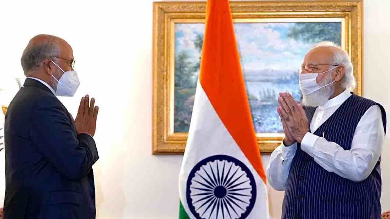 PM Modi meets Global CEOs: 'রয়েছে বিস্তর সুযোগ', মোদীর কাছে ভারতে কাজের আগ্রহ প্রকাশ অ্যাডোব, কোয়ালকম কর্তাদের PM Modi meets Global CEOs: 'রয়েছে বিস্তর সুযোগ', মোদীর কাছে ভারতে কাজের আগ্রহ প্রকাশ অ্যাডোব, কোয়ালকম কর্তাদের