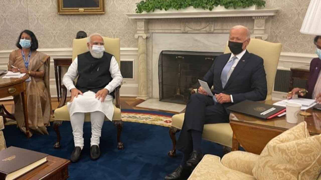 Modi - Biden Diplomacy: গান্ধীজিতে মুগ্ধ বাইডেন, ভারত-মার্কিন বাণিজ্যে নিয়ে আলোচনা হোয়াইট হাউজ়ের অন্দরে