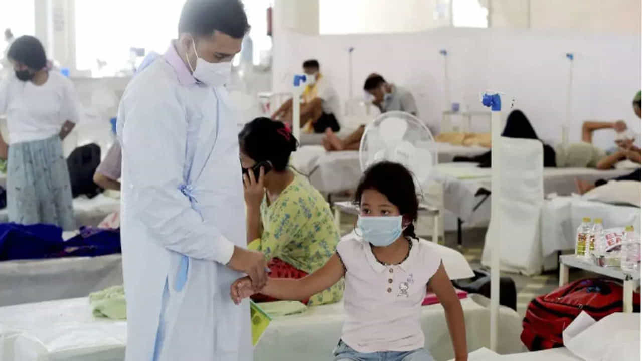 Viral Fever: এক জেলাতেই পরপর ৭ শিশুর মৃত্যু, বাংলার বাইরেও ছড়াচ্ছে আতঙ্ক Viral Fever: এক জেলাতেই পরপর ৭ শিশুর মৃত্যু, বাংলার বাইরেও ছড়াচ্ছে আতঙ্ক